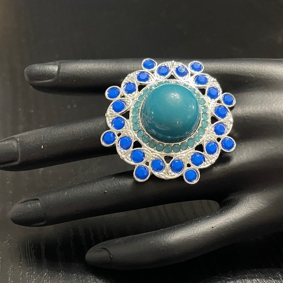 Jewelry - Elegant Silver and Blue Statement Ring. 0461